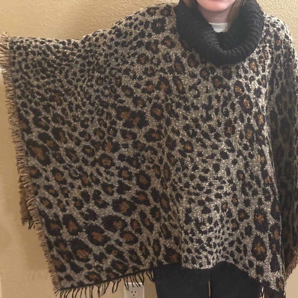 NWOT Leopard Shawl